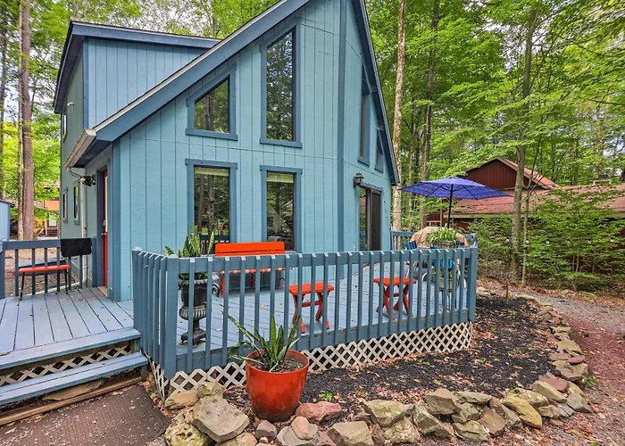 Colorful Pocono Lake Cabin With Deck And Fire Pit