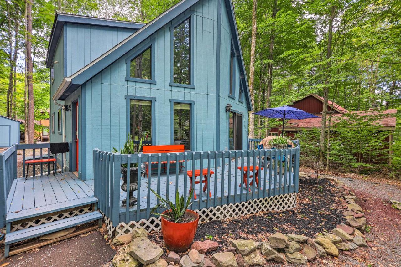 Colorful Pocono With Deck And Fire Pit Pocono Lake