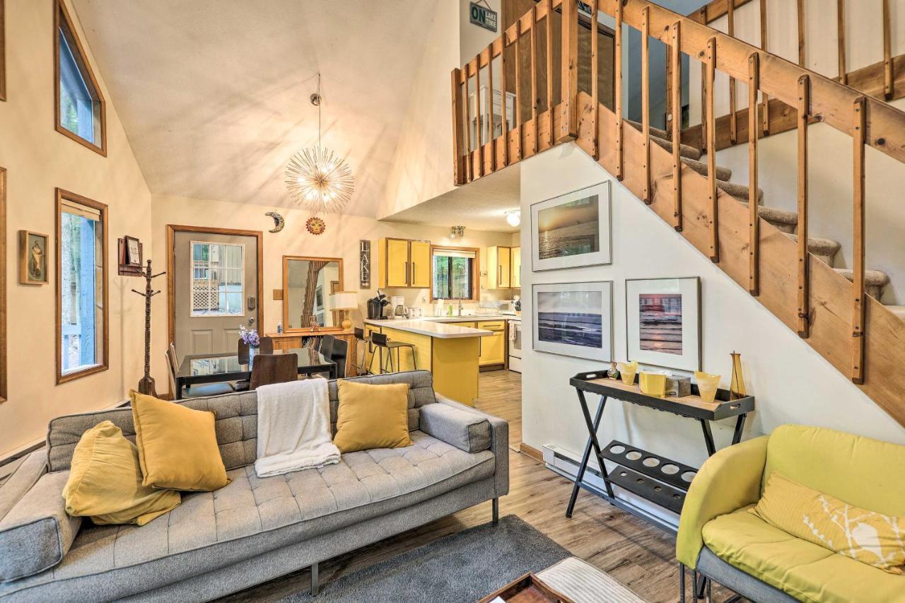 Colorful Pocono With Deck And Fire Pit Holiday home *