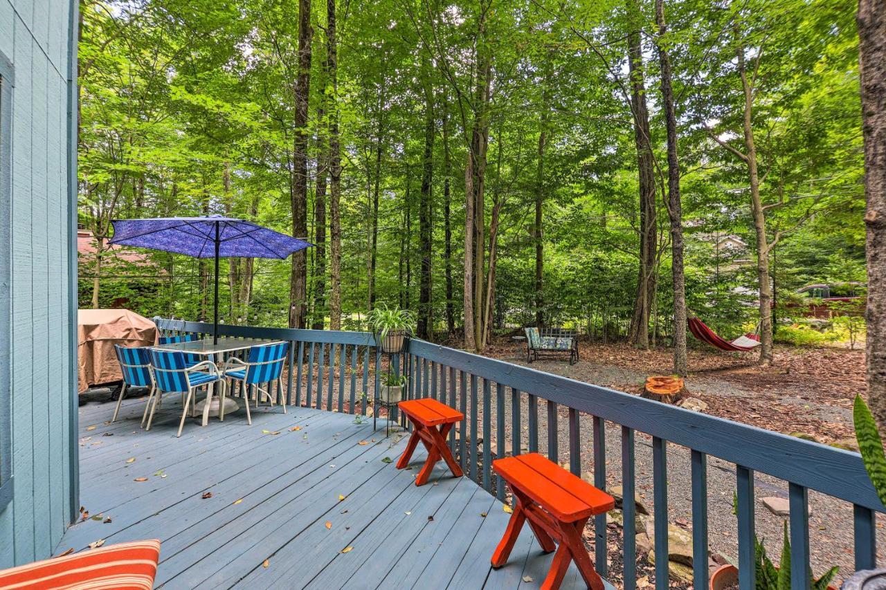 Colorful Pocono With Deck And Fire Pit Holiday home *