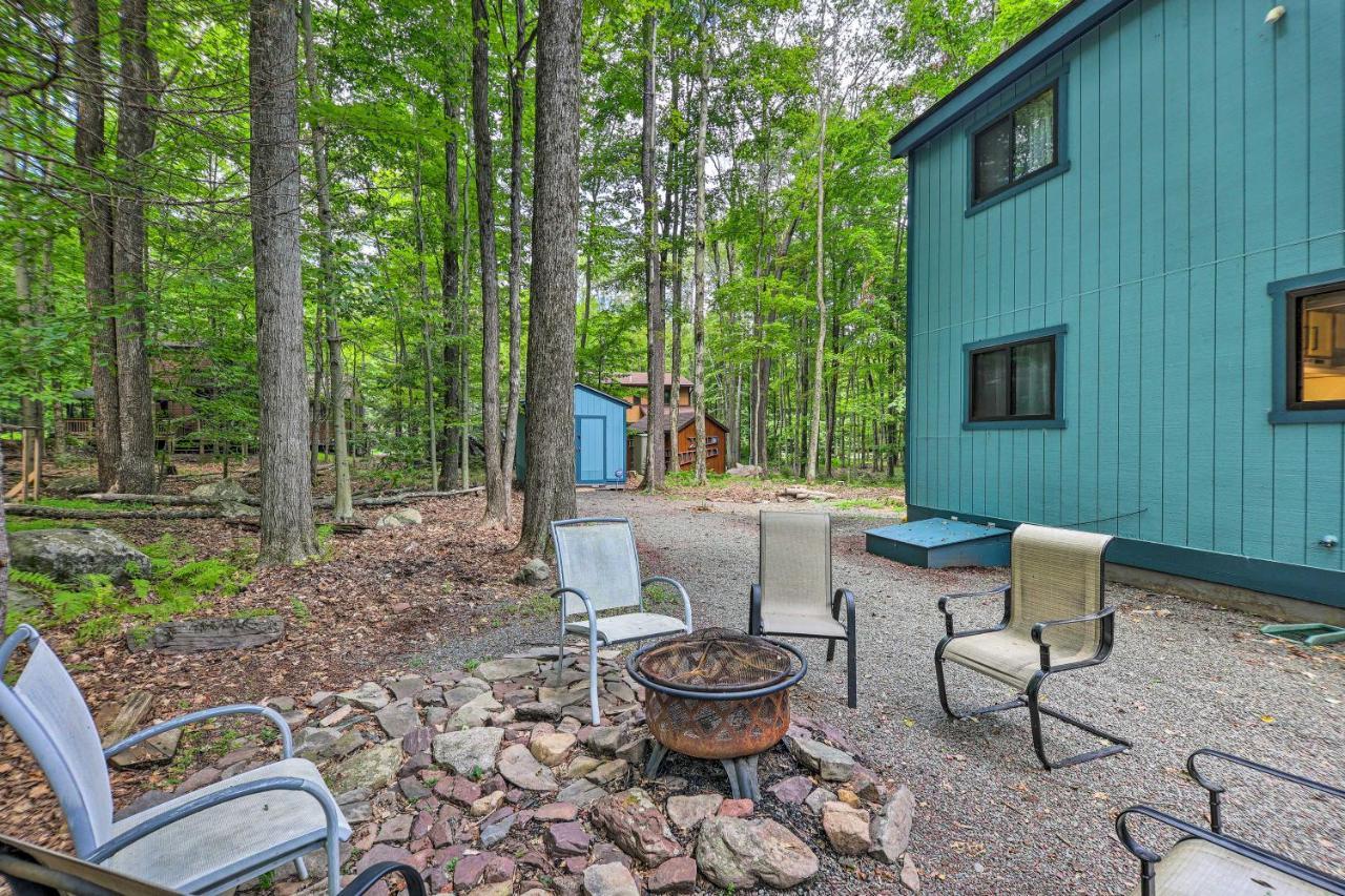 Colorful Pocono With Deck And Fire Pit Pocono Lake
