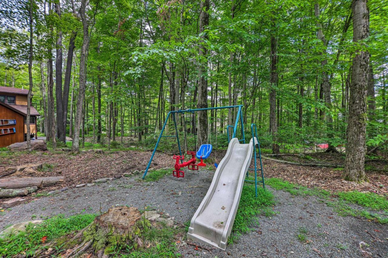 Holiday home Colorful Pocono With Deck And Fire Pit Pocono Lake
