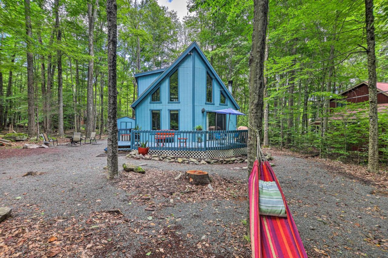 Colorful Pocono With Deck And Fire Pit